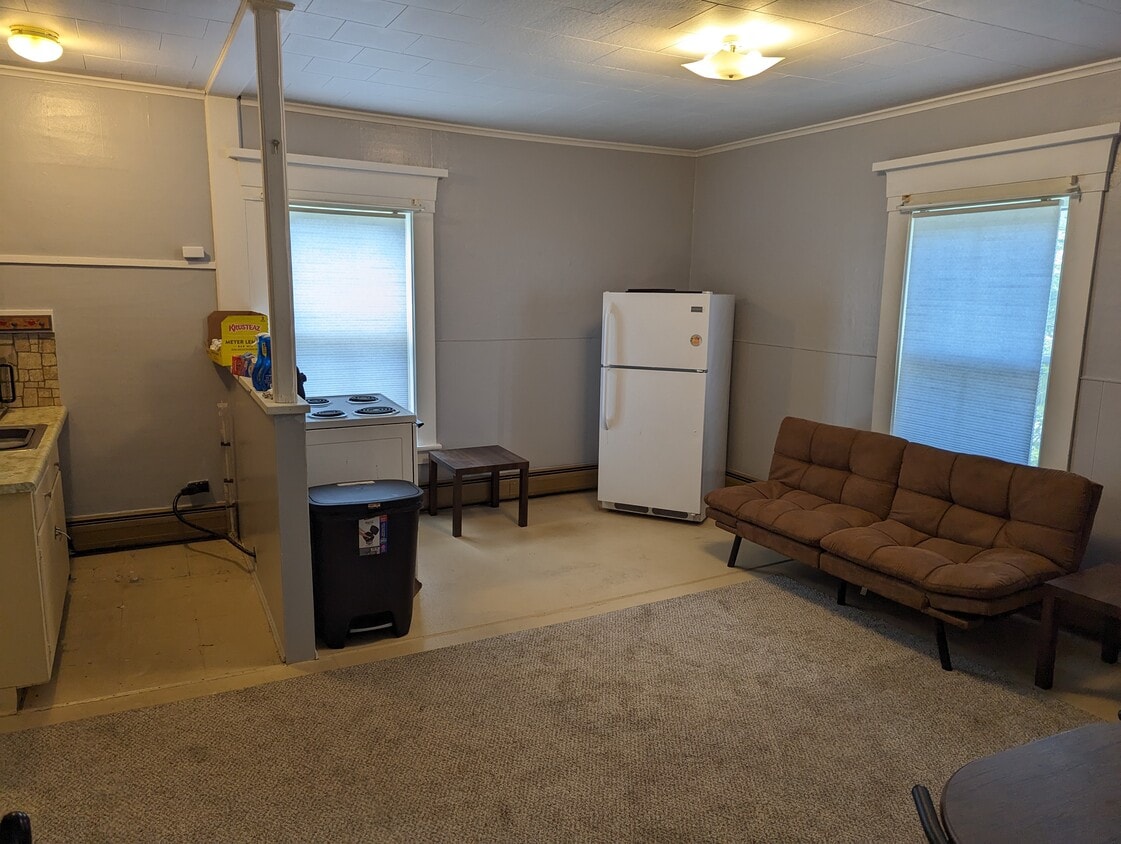 6169 Memorial Dr Unit Apt 2 6149, Lyndonville, VT 05851 Apartments in