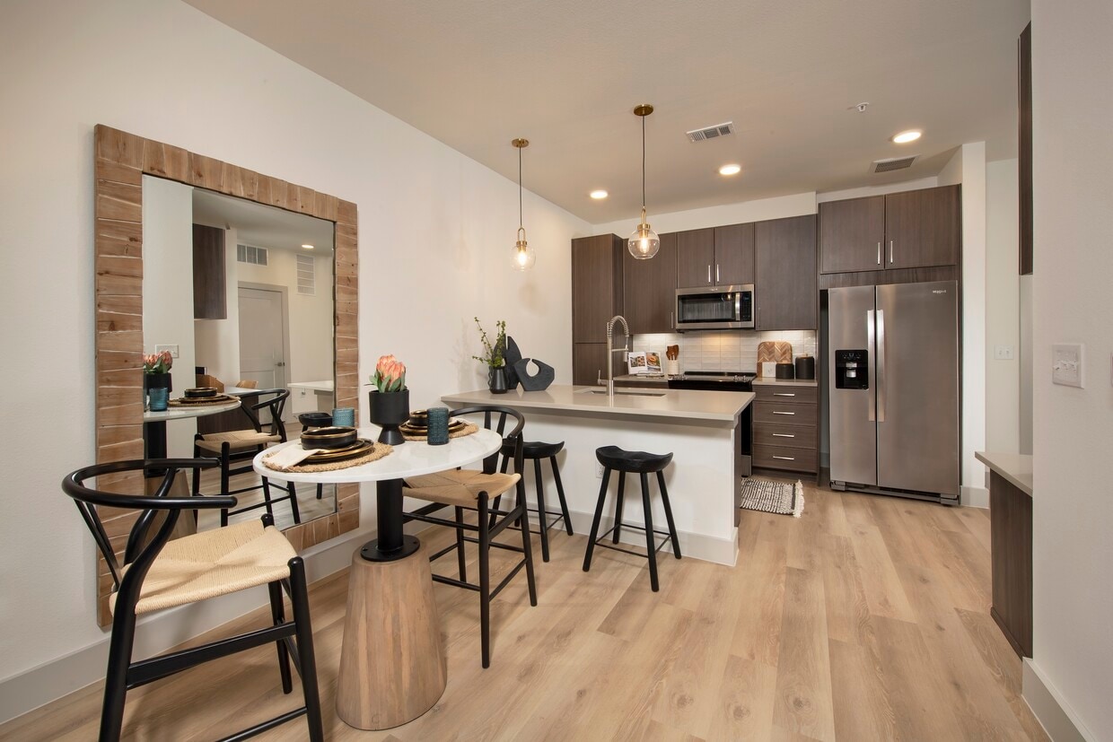 Foto principal - Luxury Living in the Heart of Downtown!