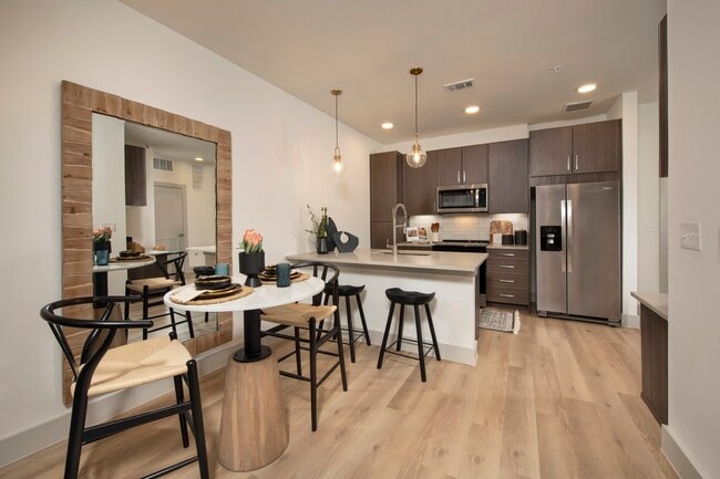 Luxury Living in the Heart of Downtown! - Luxury Living in the Heart of Downtown! Apartment