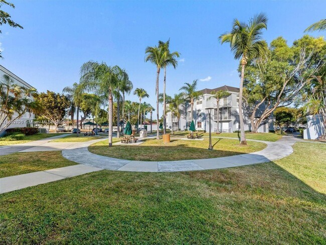 Foto del edificio - 8670 SW 212th St