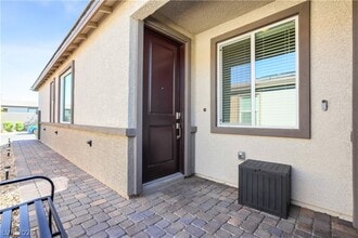 Building Photo - 9398 Noble Fir Rdg Ave