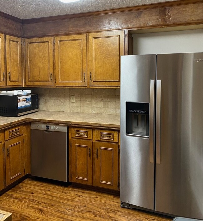 Building Photo - 4bd/4bath Home Near Campus