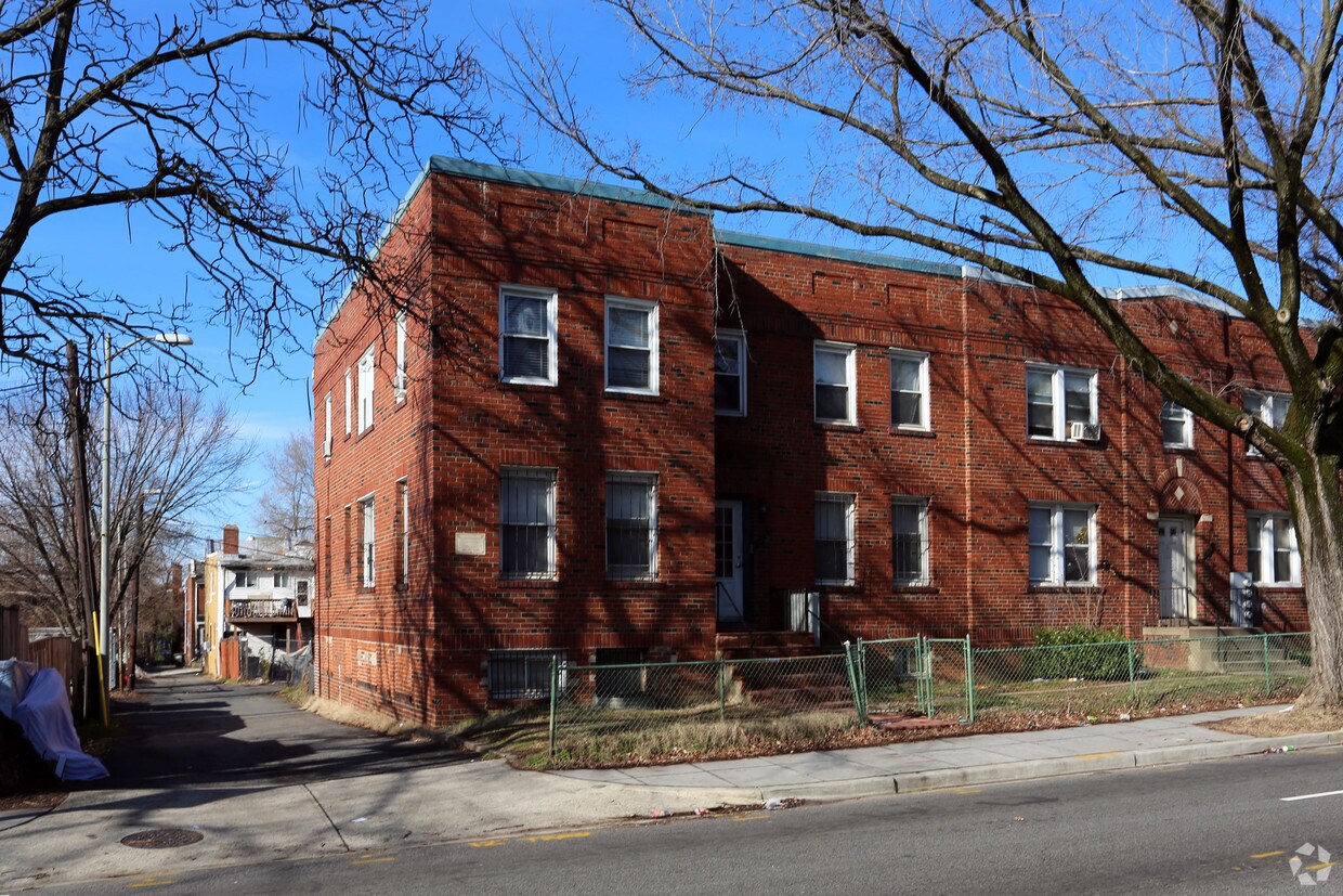 Primary Photo - 1010 17th St NE