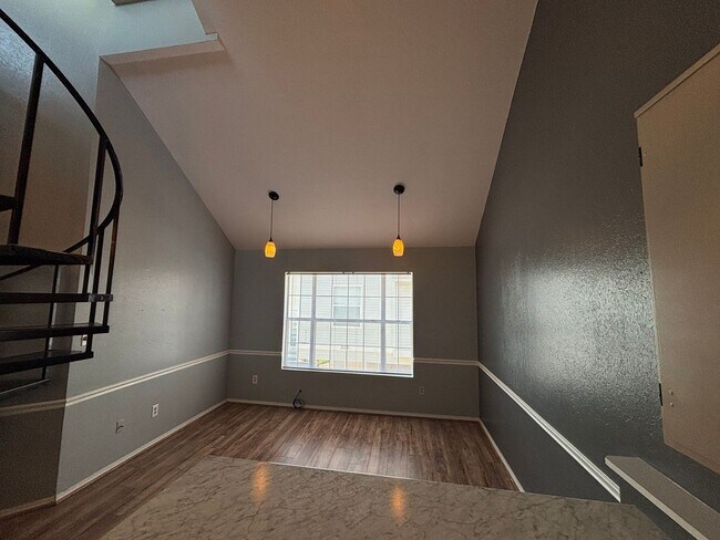 Foto del edificio - 301 Settlers Park Dr