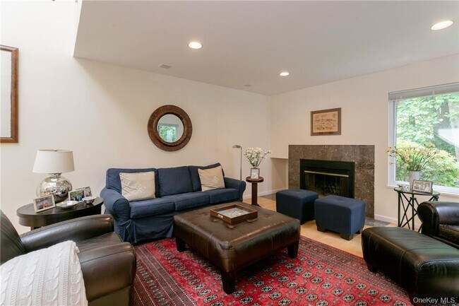 Building Photo - 118 Stone Bridge Square