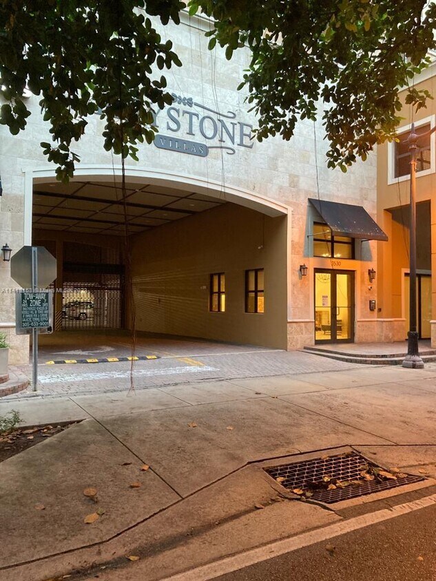 Foto principal - 3530 SW 22nd St