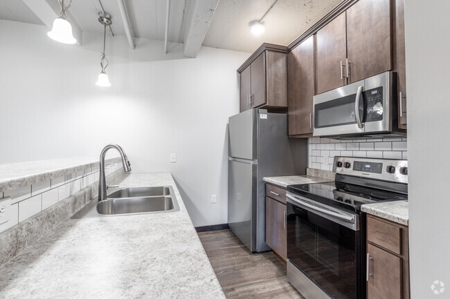 2HAB, 2BA - 945 ft² - Bekins Luxury Lofts