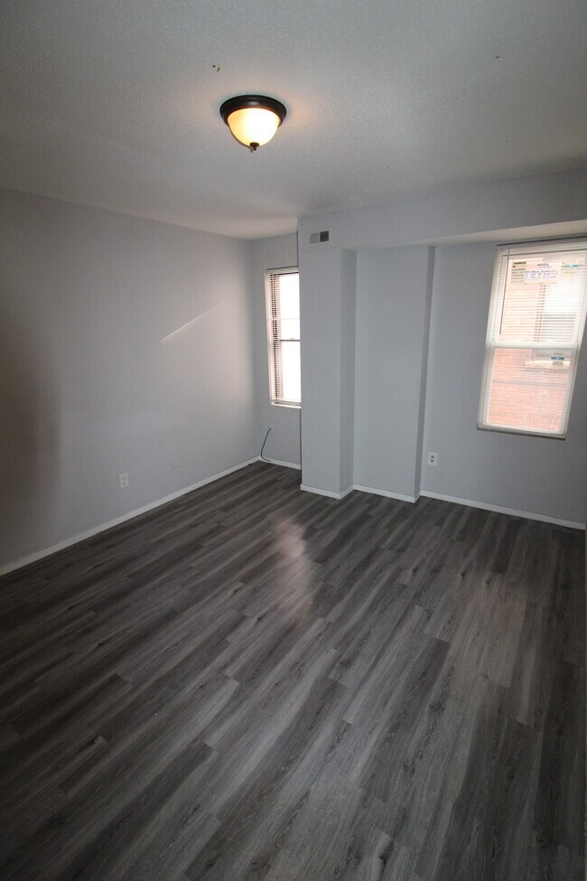 Building Photo - 304 Garden St