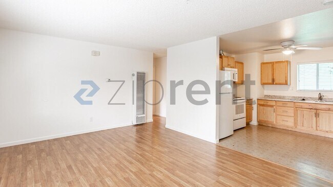 Building Photo - 12 Post St