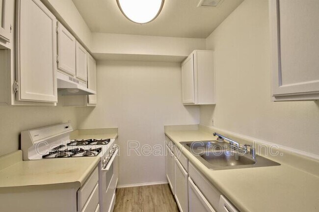 Building Photo - 28239 Via Princesa