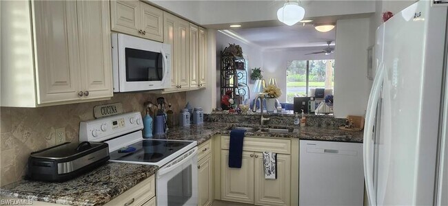 Building Photo - 219 Fox Glen Dr