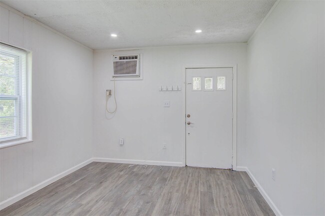 Foto del edificio - 1203 Jones Street Apt #A, Hanahan, SC 2941...