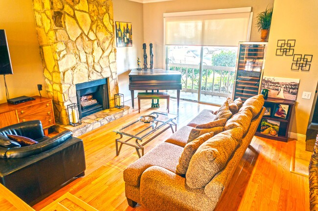 Living Room - 1710 Grant Ave