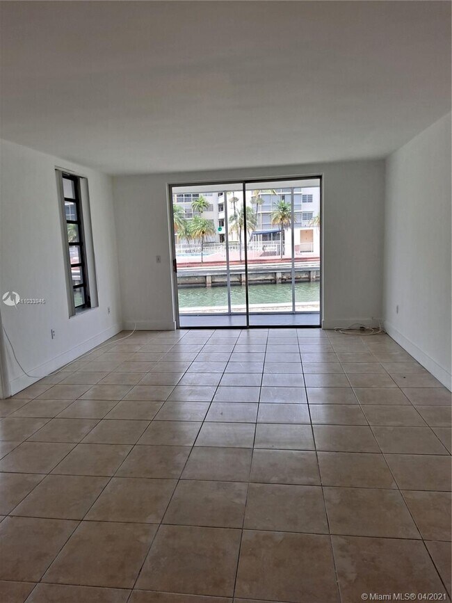 Foto del edificio - 2895 Point E Dr