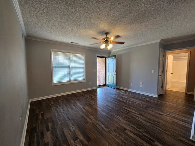 Building Photo - 385 Wildwood Ave