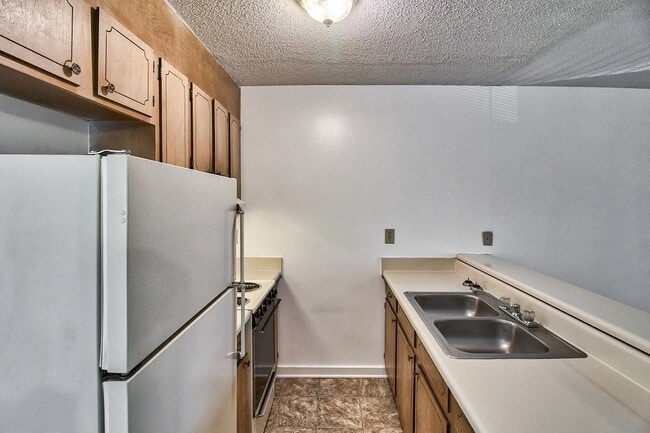Kitchen - Glennwood Apartments