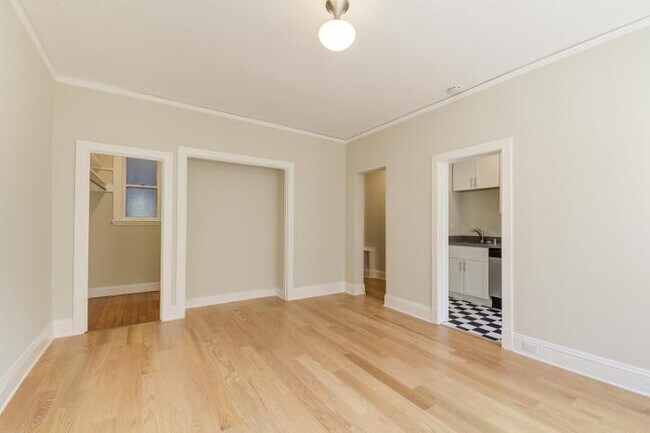 Building Photo - bedroom in San Francisco CA 94109