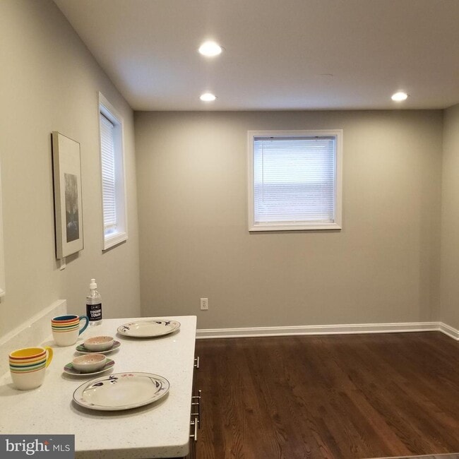 Foto del edificio - 4704 Red Fox Rd