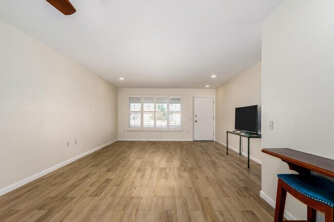 Foto del edificio - 13023 W Beardsley Rd