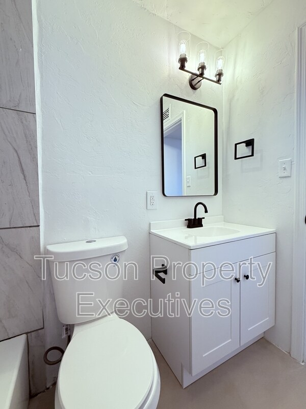 Foto del edificio - 810 N Alvernon Way