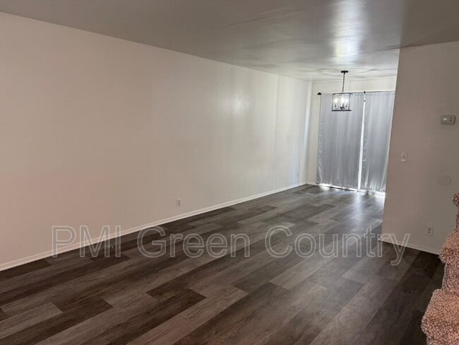 Foto del edificio - 4704 S Darlington Ave