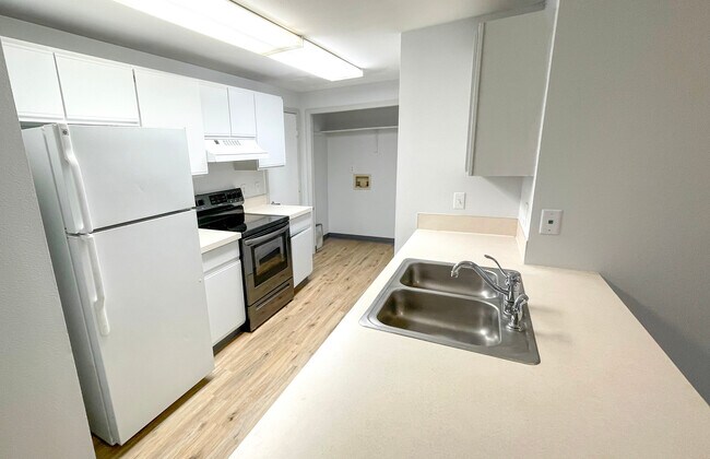 Fotografía del edificio - 6658 W Clinton Ln