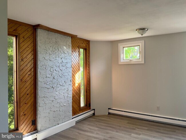 Foto del edificio - 422 W 6th Ave