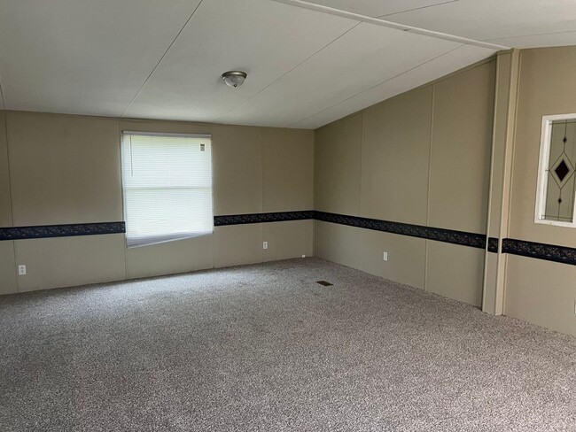 Building Photo - 3 Bedroom House in Pinetops