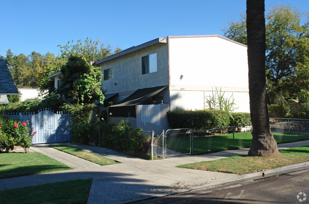 Foto del edificio - 14743 Friar St