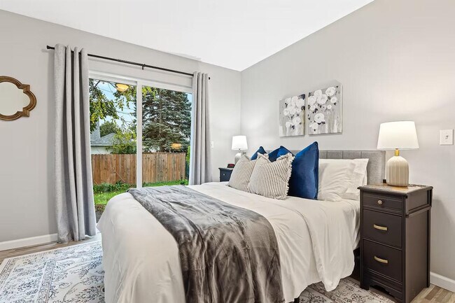 Foto del edificio - 53 Hollywood Ct