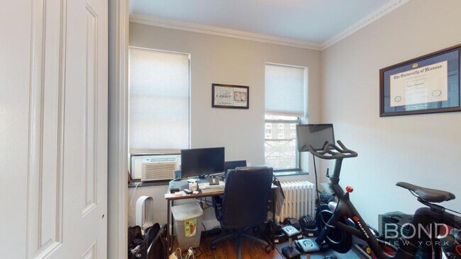 Foto del edificio - 722 Tenth Avenue