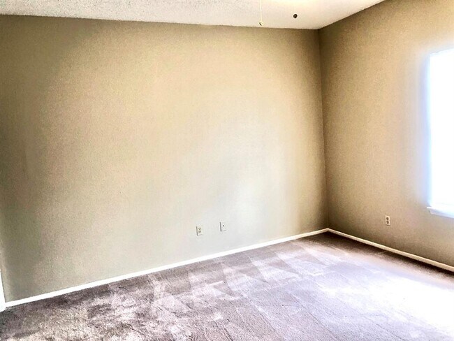 Building Photo - 2216 Millstone Dr