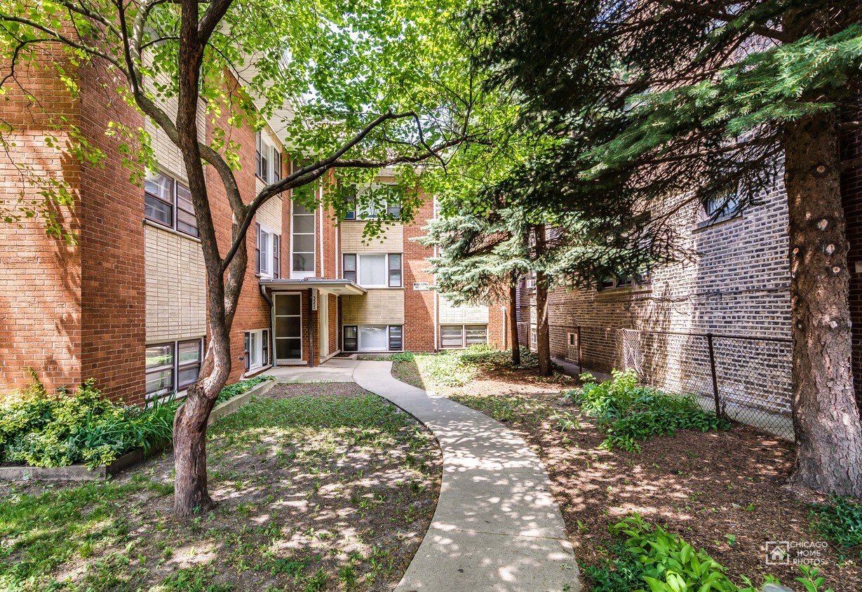 Foto principal - 3352 W Hutchinson St