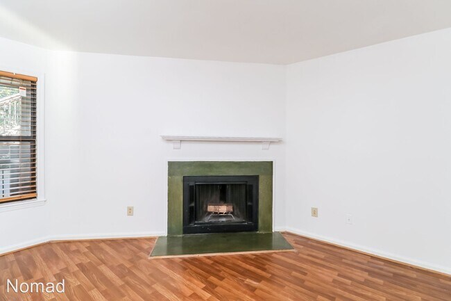 Foto del edificio - 1 br, 1 bath House - 216 South Clarkson St...