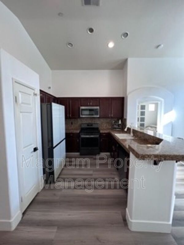 Foto del edificio - 11586 River Heights Dr