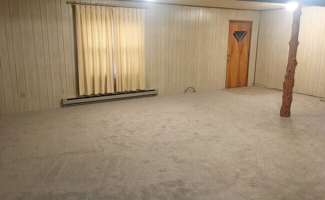 Foto del edificio - Finished Basement with Kitchenette