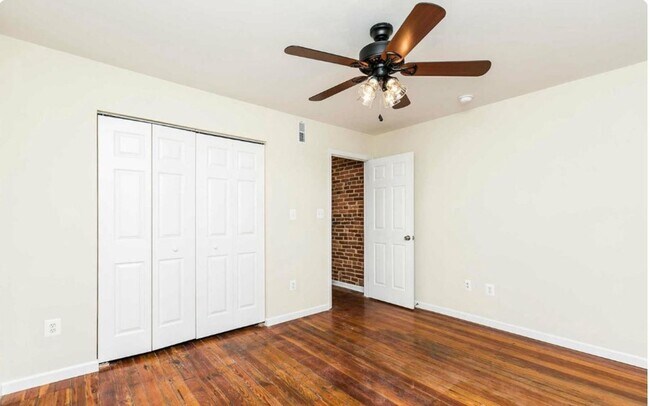 Foto del edificio - Charming 2bdrm 2.5 bath Patterson Park home with parking and rooftop deck