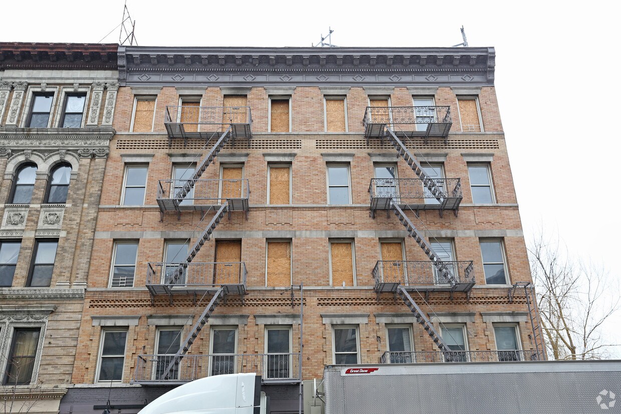 Primary Photo - 511 Amsterdam Ave