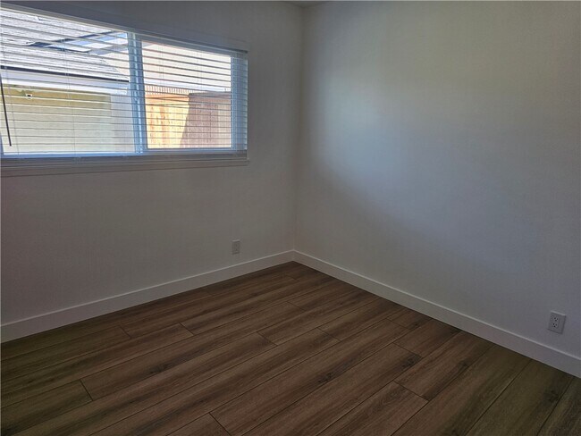 Building Photo - 10362 Longden St