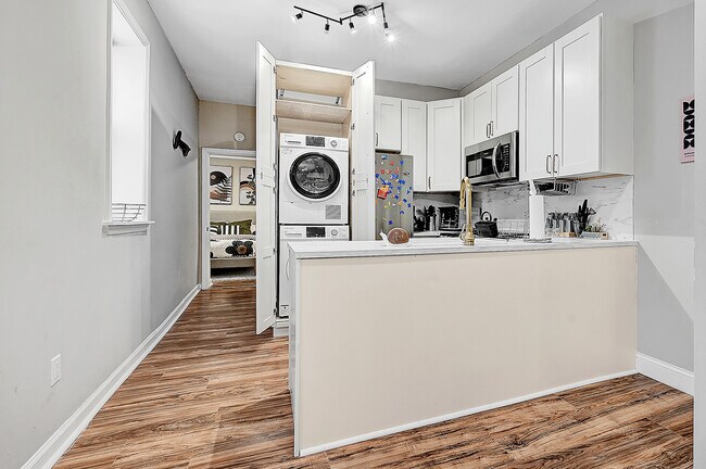 Building Photo - 1301 S 49th St