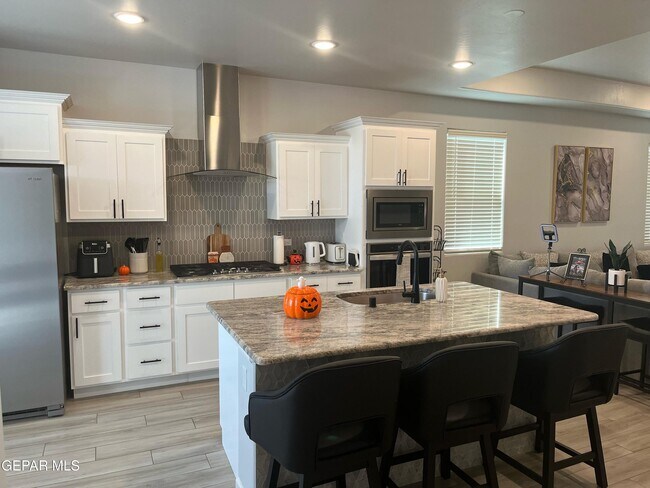 Foto del edificio - 429 Soleil Rd