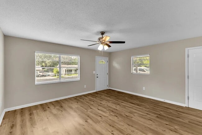 Building Photo - 2021 E Humphrey St