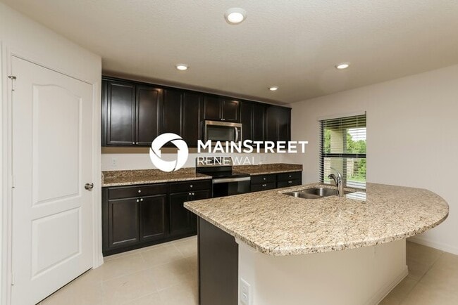 Foto del edificio - 5 Bedroom Pet-Friendly Home in Leesburg, FL with Main Street Renewal