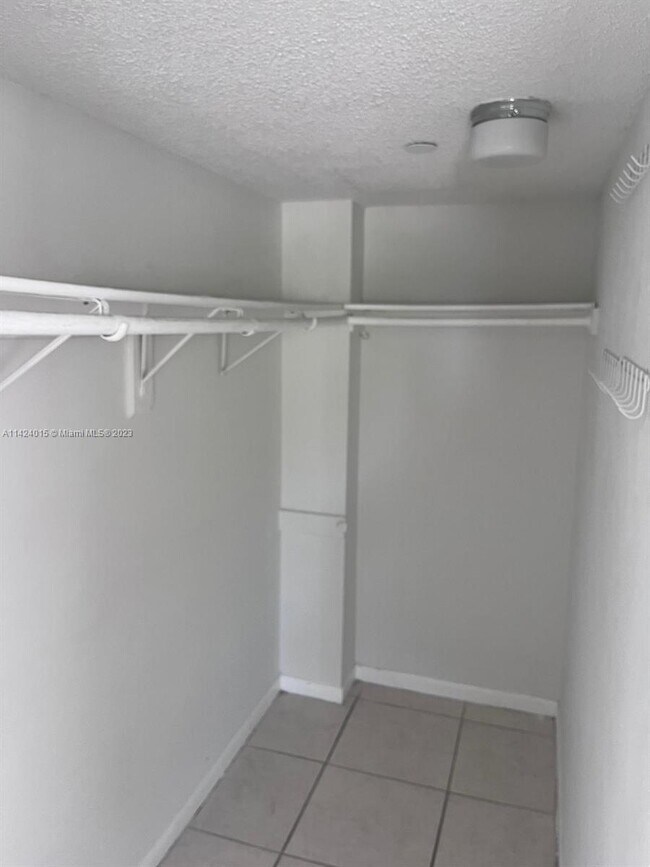 Foto del edificio - 8760 SW 133rd Avenue Rd