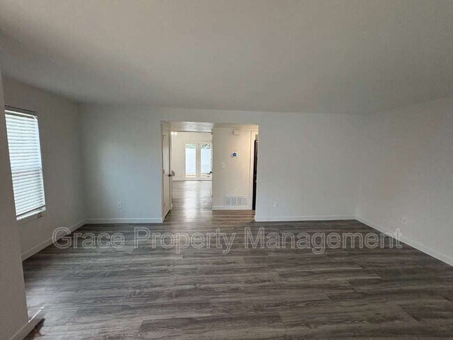 Foto del edificio - 2241 Coronado Pkwy N