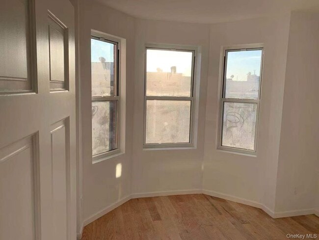 Building Photo - 325 45th St