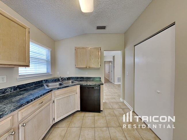 Building Photo - 920 Majestic Cypress Dr N