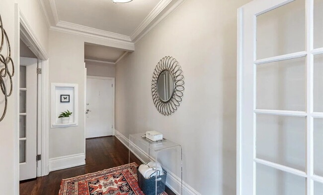 Building Photo - A spacious one bedroom that is minutes awa...