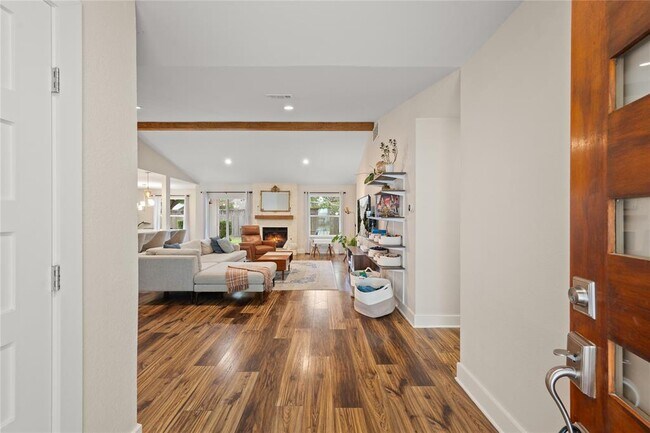 Foto del edificio - 4902 Pelham Dr
