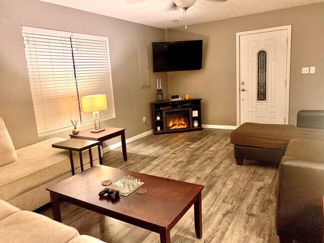 Building Photo - 840 Hope St